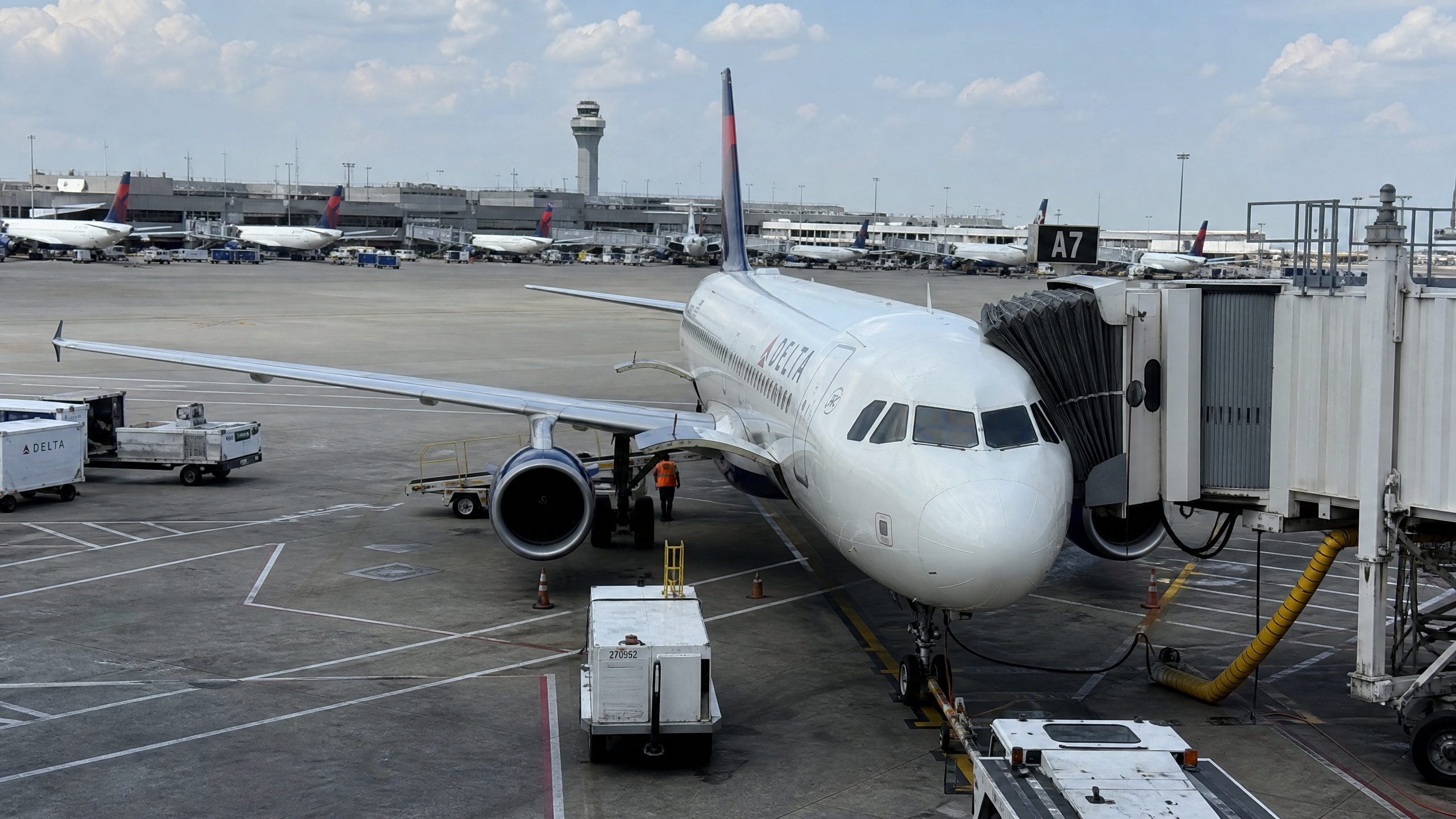 9 Essential Facts About Aircraft Landing Gear Systems Every Aviation Fan Must Know